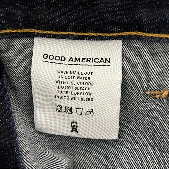 Good American Side Zip Skinny Jeans in a dark wash - Picture 5 of 7